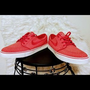 EUC Nike Stefan Janoski canvas shoes.